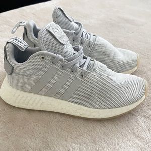 Women’s Adidas NMD R2 Gray Sneakers Super Comfortable Size 7.5